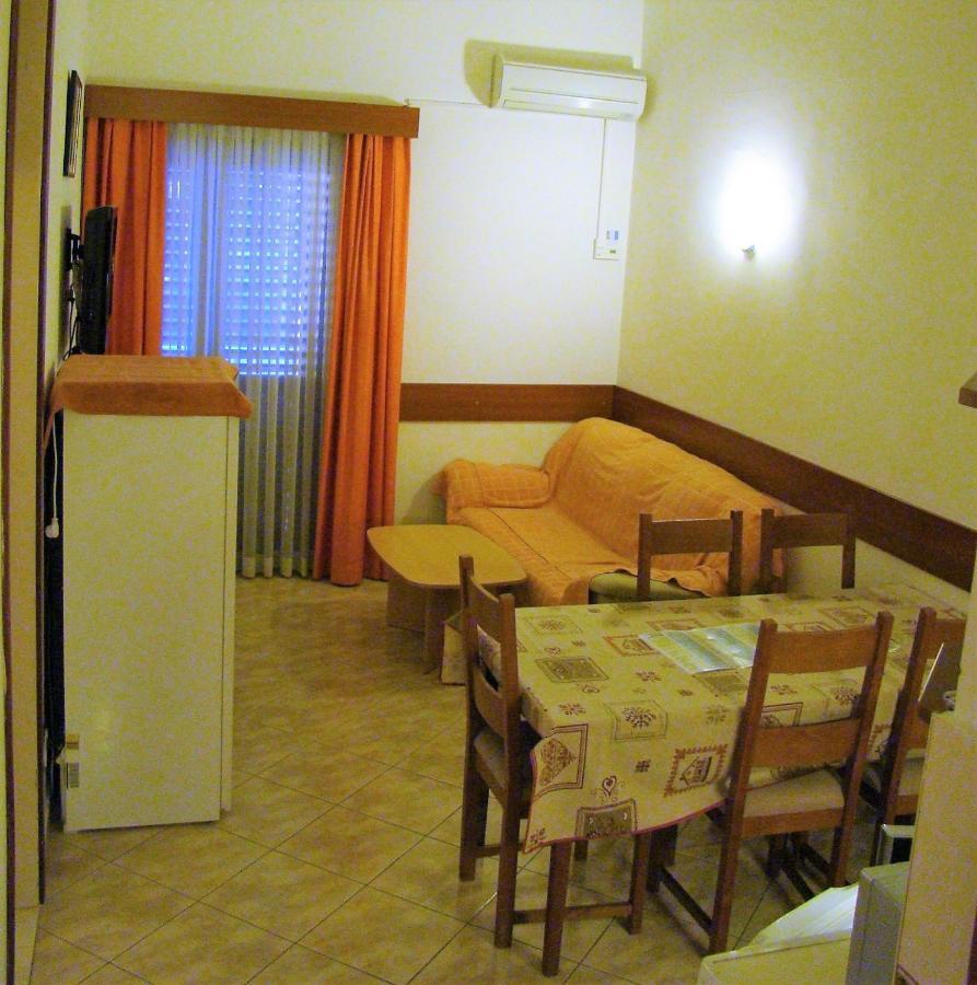 Apartments Lavica Podstrana Bagian luar foto