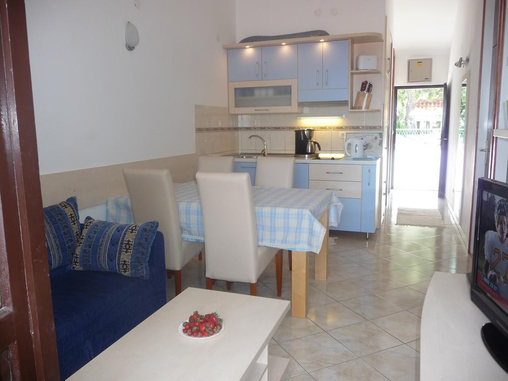 Apartments Lavica Podstrana Ruang foto