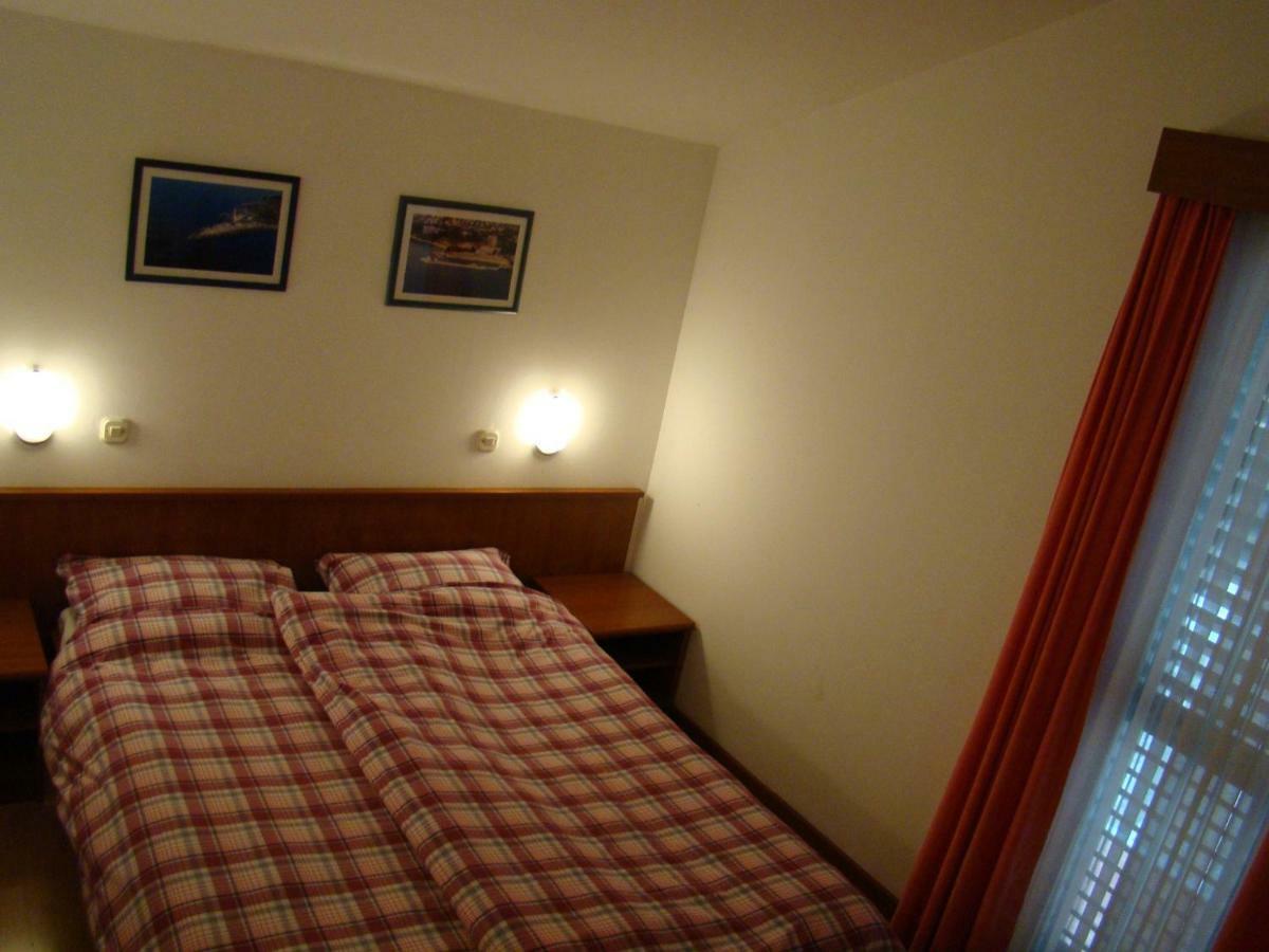 Apartments Lavica Podstrana Bagian luar foto